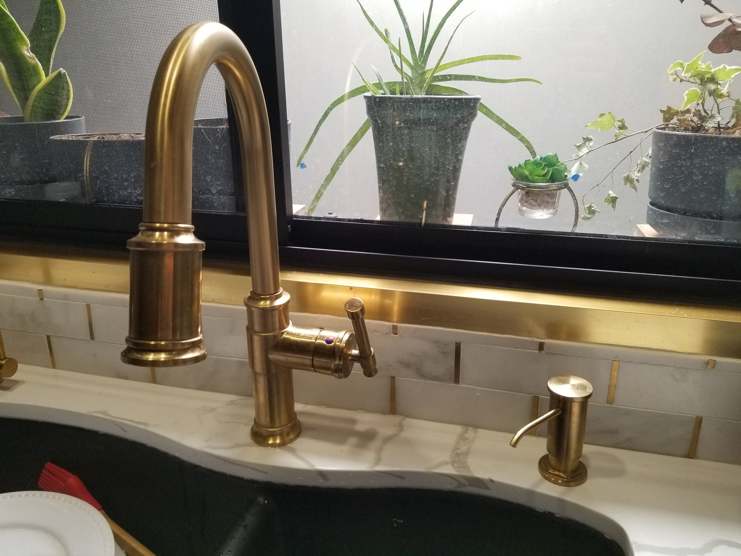 8.2 Inch Brushed Gold Pull Out Kitchen Faucet With Sprayer